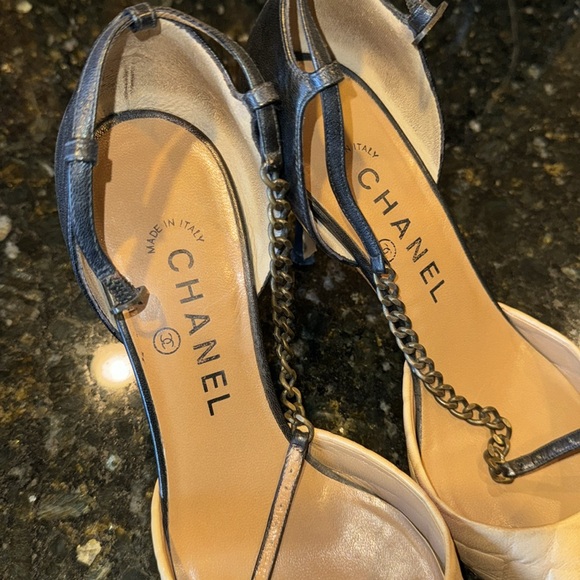 Pointy Toe Chanel Heels - Picture 2 of 5